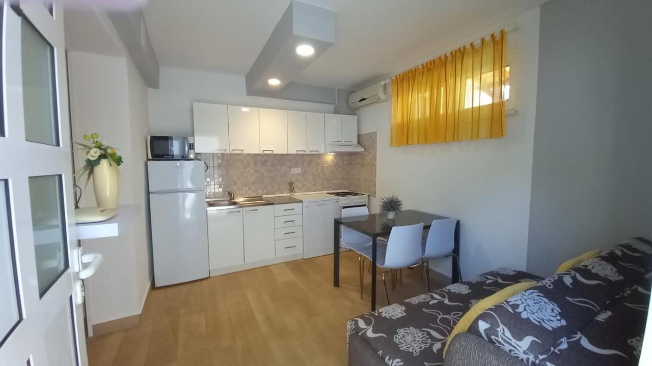 Apartman Marta โปดสตรานา ภายนอก รูปภาพ