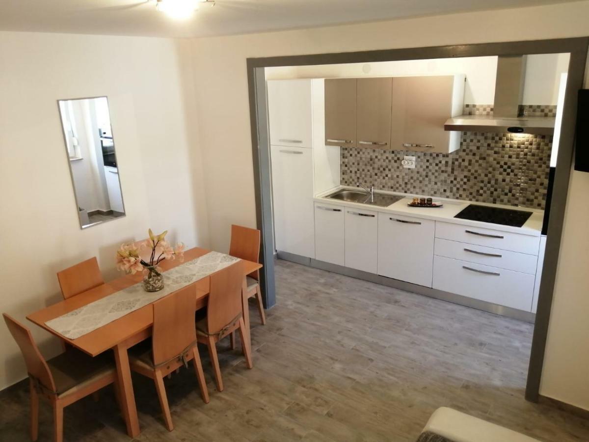 Apartman Marta โปดสตรานา ภายนอก รูปภาพ