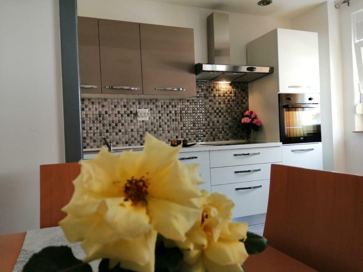 Apartman Marta โปดสตรานา ภายนอก รูปภาพ